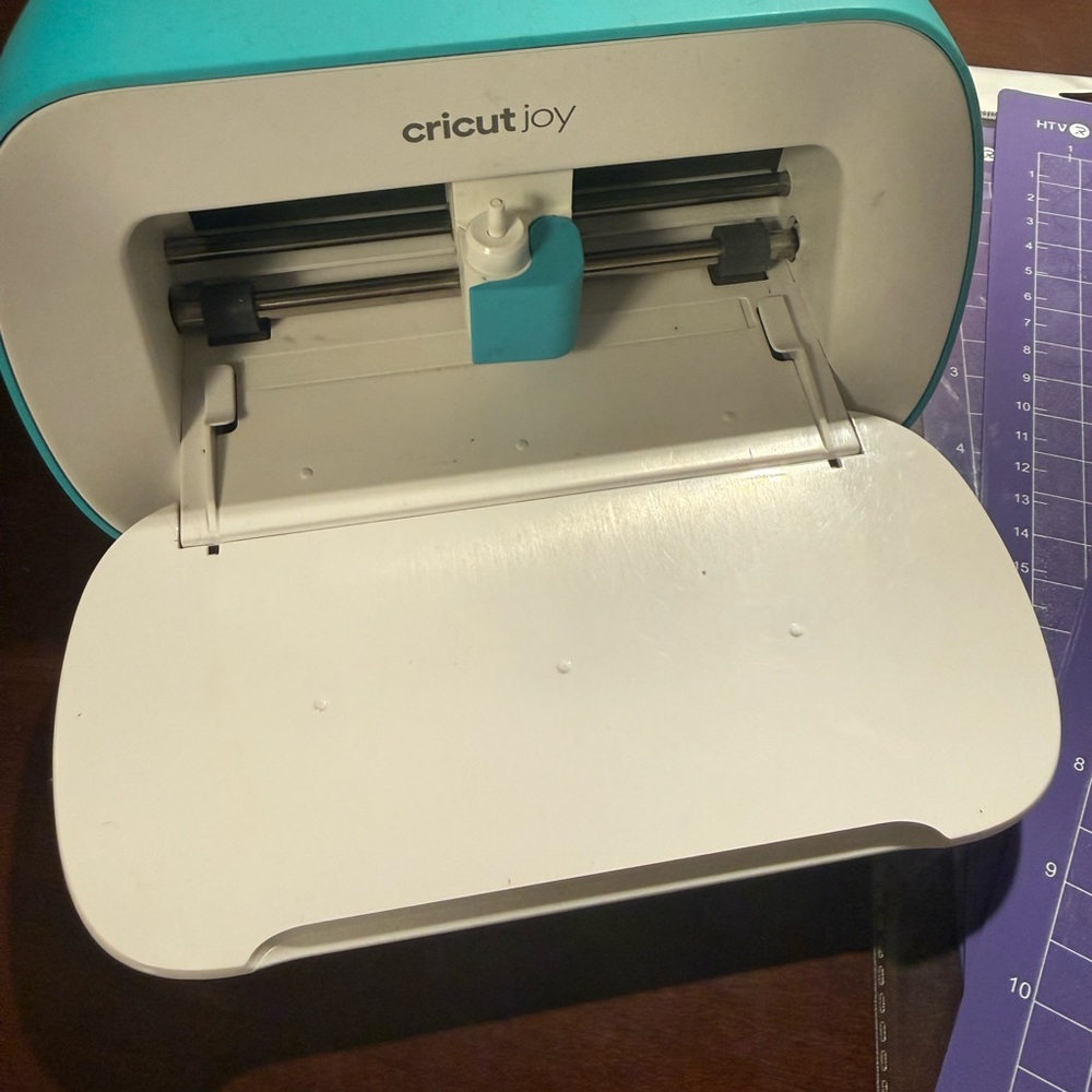 Cricut Joy Crafting Machine in Teal and White